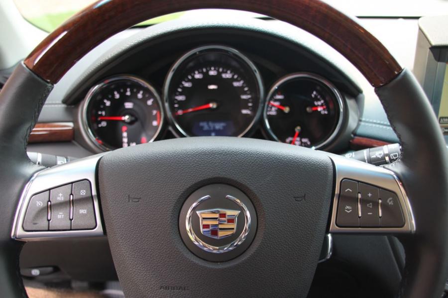  Cadillac CTS Sport Wagon 2010 года  (фото 28 из 53)